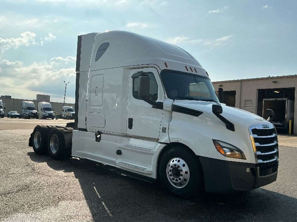 Sleeper Tractor-Heavy Duty Tractors-Freightliner-2020-T12664ST-Olive Branch-MS-580,961\n\t\tmiles-$ 58,500 - Image 1