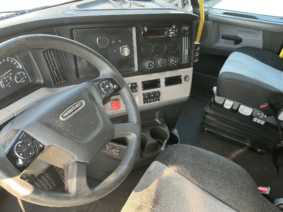 Sleeper Tractor-Heavy Duty Tractors-Freightliner-2020-T12664ST-Olive Branch-MS-580,961\n\t\tmiles-$ 58,500 - Image 10