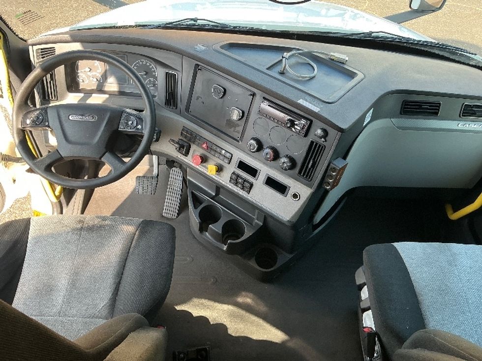 Sleeper Tractor-Heavy Duty Tractors-Freightliner-2020-T12664ST-Olive Branch-MS-580,961\n\t\tmiles-$ 58,500 - Image 12