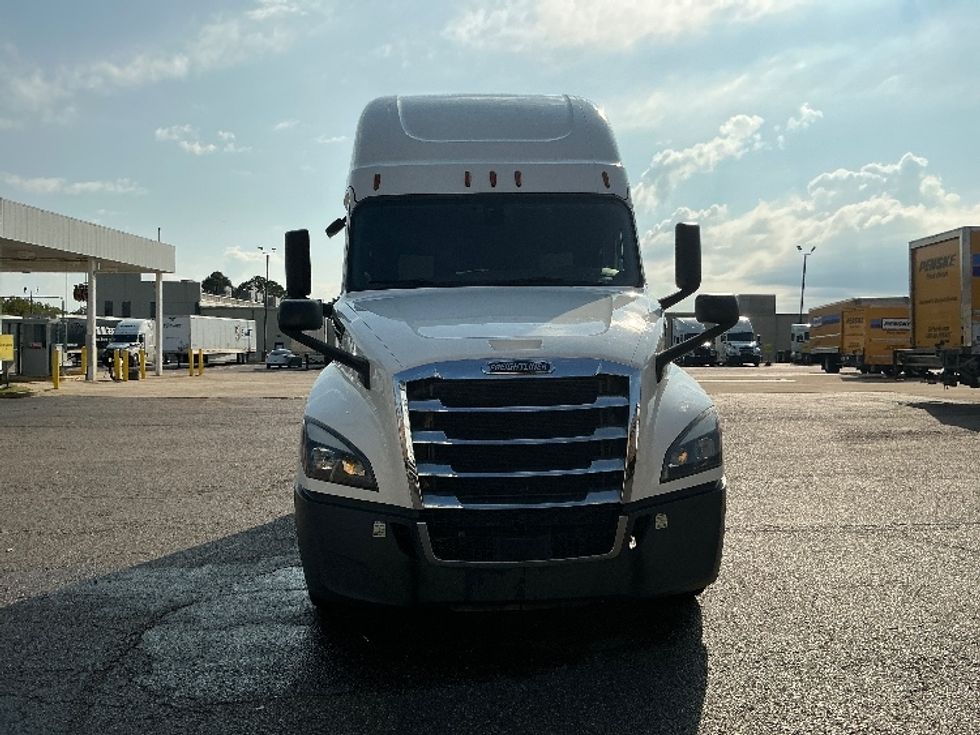 Sleeper Tractor-Heavy Duty Tractors-Freightliner-2020-T12664ST-Olive Branch-MS-580,961\n\t\tmiles-$ 58,500 - Image 2