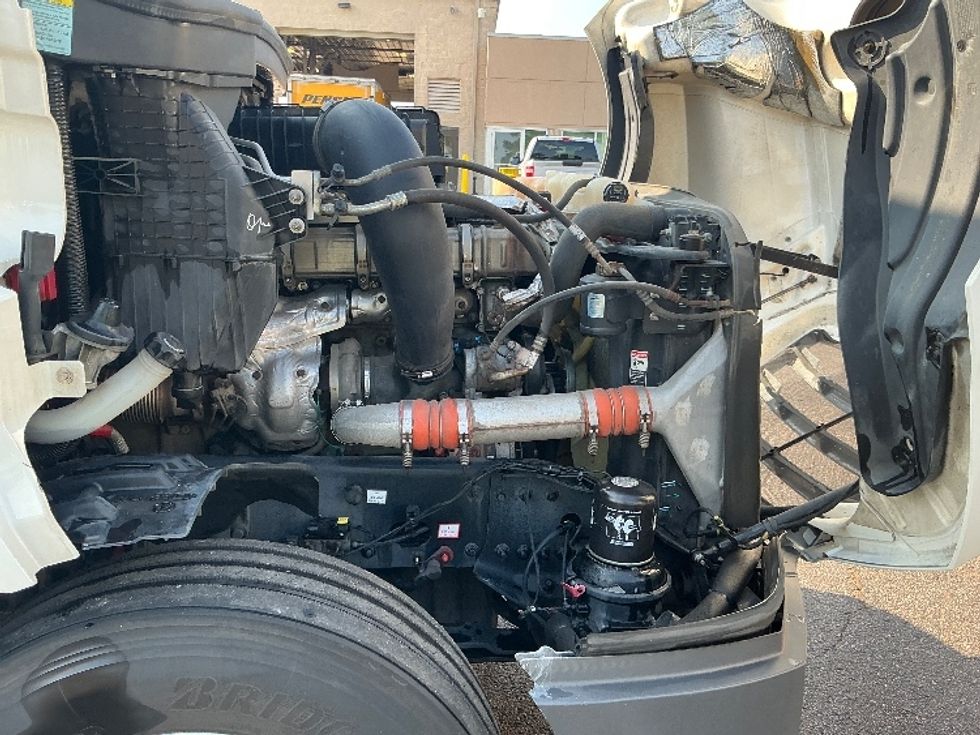Sleeper Tractor-Heavy Duty Tractors-Freightliner-2020-T12664ST-Olive Branch-MS-580,961\n\t\tmiles-$ 58,500 - Image 20