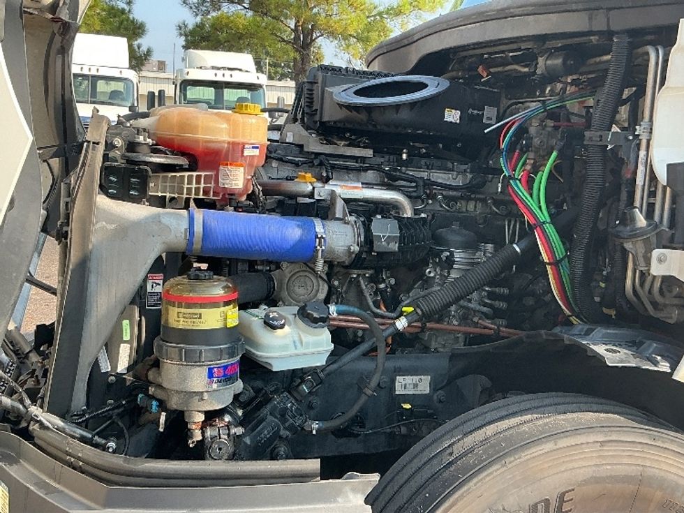 Sleeper Tractor-Heavy Duty Tractors-Freightliner-2020-T12664ST-Olive Branch-MS-580,961\n\t\tmiles-$ 58,500 - Image 21