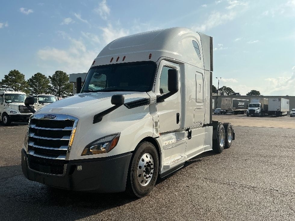 Sleeper Tractor-Heavy Duty Tractors-Freightliner-2020-T12664ST-Olive Branch-MS-580,961\n\t\tmiles-$ 58,500 - Image 3