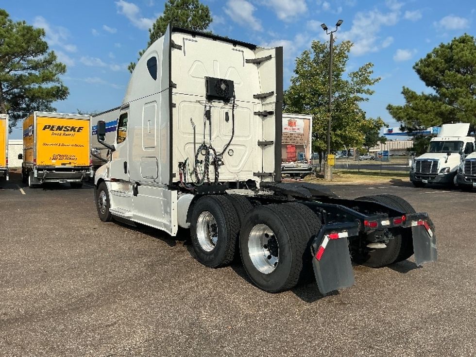 Sleeper Tractor-Heavy Duty Tractors-Freightliner-2020-T12664ST-Olive Branch-MS-580,961\n\t\tmiles-$ 58,500 - Image 5