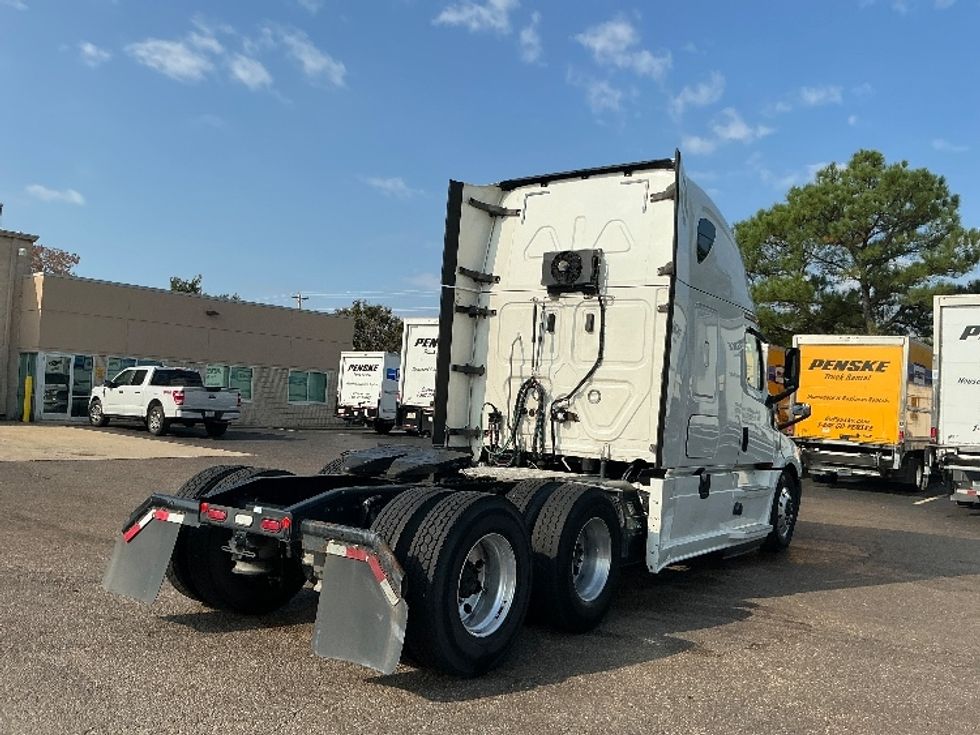 Sleeper Tractor-Heavy Duty Tractors-Freightliner-2020-T12664ST-Olive Branch-MS-580,961\n\t\tmiles-$ 58,500 - Image 7