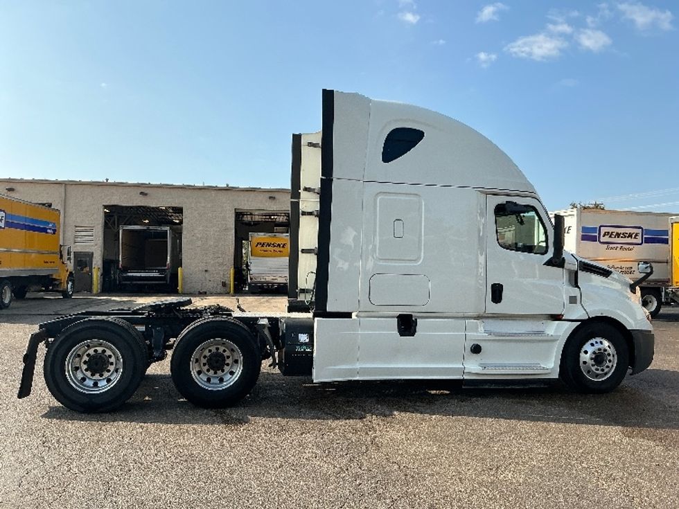 Sleeper Tractor-Heavy Duty Tractors-Freightliner-2020-T12664ST-Olive Branch-MS-580,961\n\t\tmiles-$ 58,500 - Image 8