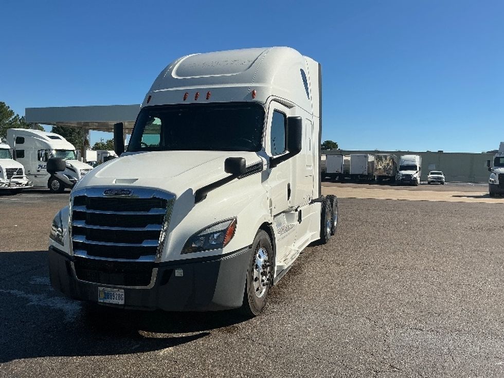 Sleeper Tractor-Heavy Duty Tractors-Freightliner-2020-T12664ST-Olive Branch-MS-590,175\n\t\tmiles-$ 57,000 - Image 3