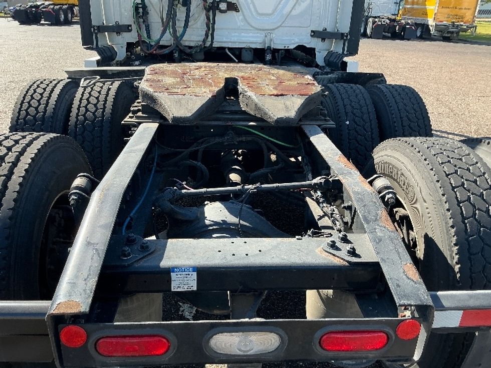 Sleeper Tractor-Heavy Duty Tractors-Freightliner-2020-T12664ST-Olive Branch-MS-590,175\n\t\tmiles-$ 57,000 - Image 6