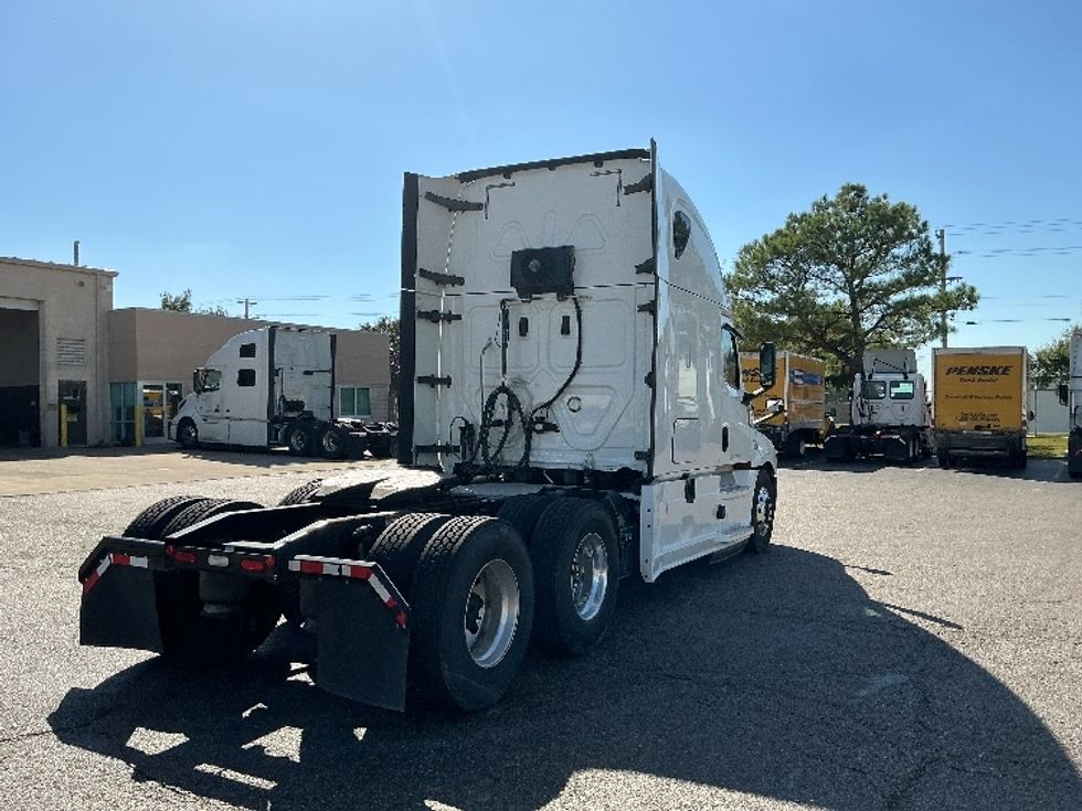 Sleeper Tractor-Heavy Duty Tractors-Freightliner-2020-T12664ST-Olive Branch-MS-590,175\n\t\tmiles-$ 57,000 - Image 7