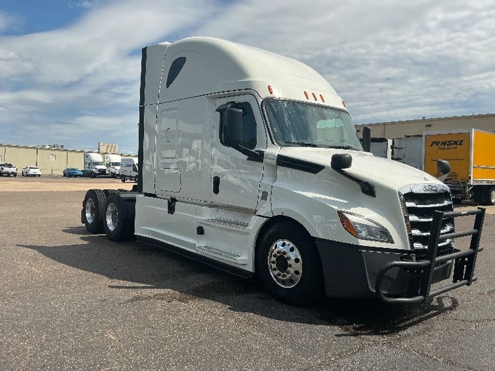 Sleeper Tractor-Heavy Duty Tractors-Freightliner-2020-T12664ST-Olive Branch-MS-620,592\n\t\tmiles-$ 55,500 - Image 1