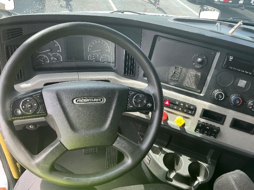 Sleeper Tractor-Heavy Duty Tractors-Freightliner-2020-T12664ST-Olive Branch-MS-620,592\n\t\tmiles-$ 55,500 - Image 10