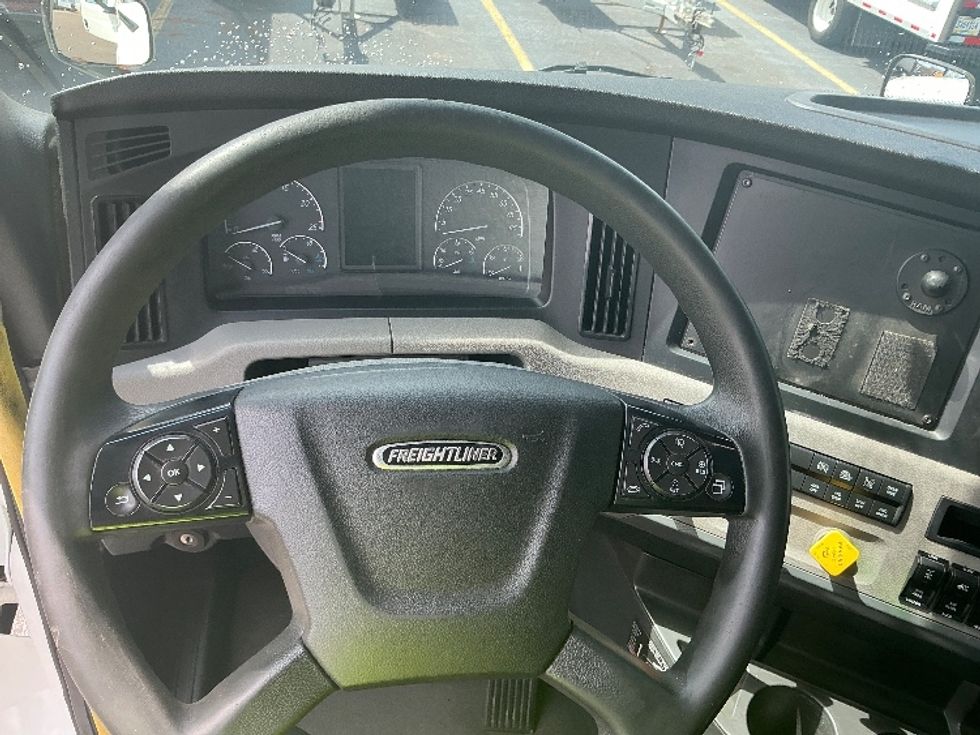 Sleeper Tractor-Heavy Duty Tractors-Freightliner-2020-T12664ST-Olive Branch-MS-620,592\n\t\tmiles-$ 55,500 - Image 11