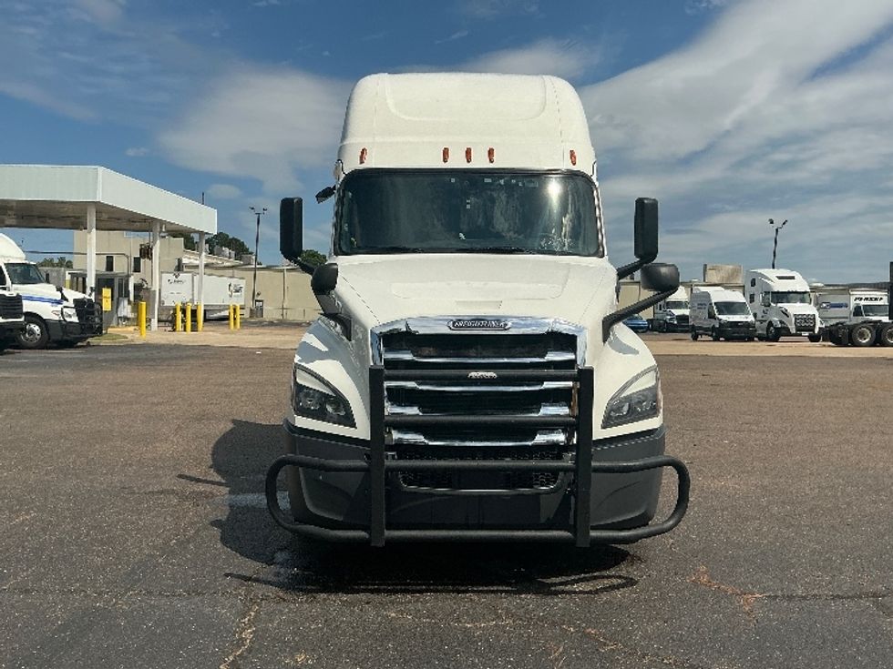 Sleeper Tractor-Heavy Duty Tractors-Freightliner-2020-T12664ST-Olive Branch-MS-620,592\n\t\tmiles-$ 55,500 - Image 2