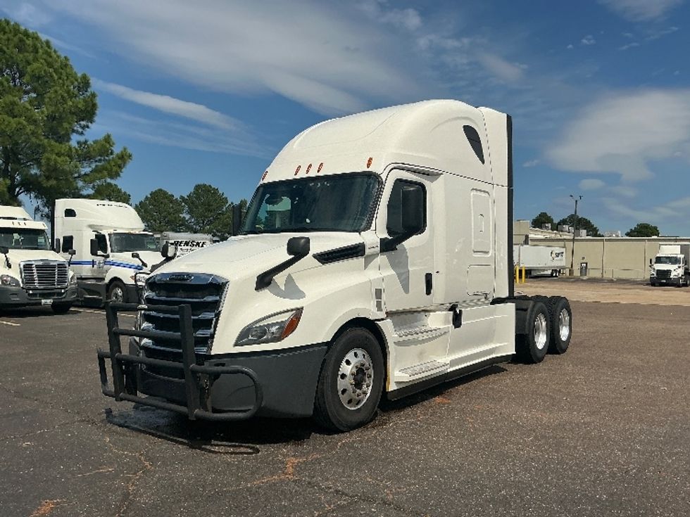 Sleeper Tractor-Heavy Duty Tractors-Freightliner-2020-T12664ST-Olive Branch-MS-620,592\n\t\tmiles-$ 55,500 - Image 3