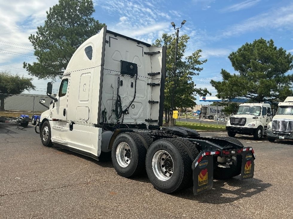 Sleeper Tractor-Heavy Duty Tractors-Freightliner-2020-T12664ST-Olive Branch-MS-620,592\n\t\tmiles-$ 55,500 - Image 5
