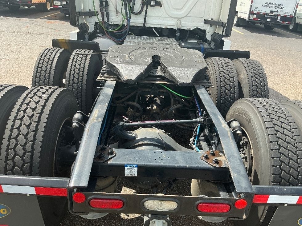 Sleeper Tractor-Heavy Duty Tractors-Freightliner-2020-T12664ST-Olive Branch-MS-620,592\n\t\tmiles-$ 55,500 - Image 6