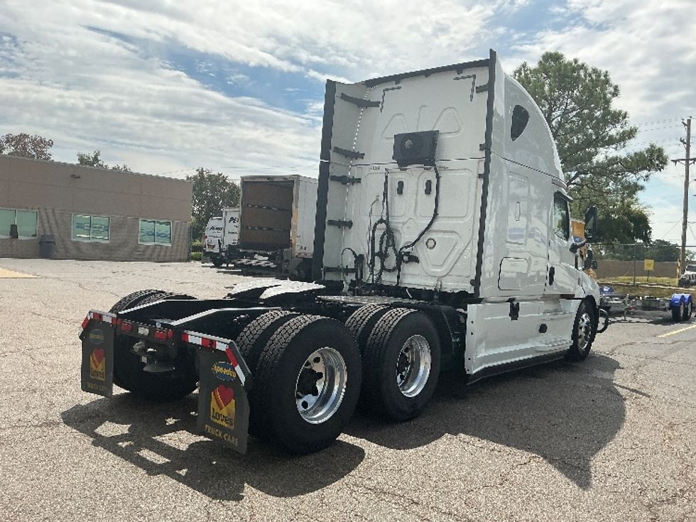 Sleeper Tractor-Heavy Duty Tractors-Freightliner-2020-T12664ST-Olive Branch-MS-620,592\n\t\tmiles-$ 55,500 - Image 7