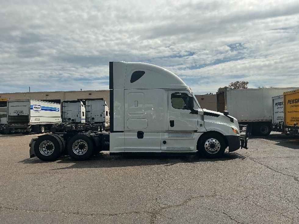 Sleeper Tractor-Heavy Duty Tractors-Freightliner-2020-T12664ST-Olive Branch-MS-620,592\n\t\tmiles-$ 55,500 - Image 8