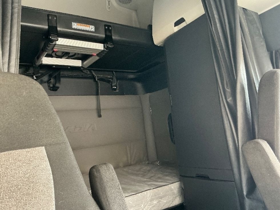 Sleeper Tractor-Heavy Duty Tractors-Freightliner-2020-T12664ST-Olive Branch-MS-628,000\n\t\tmiles-$ 54,000 - Image 18