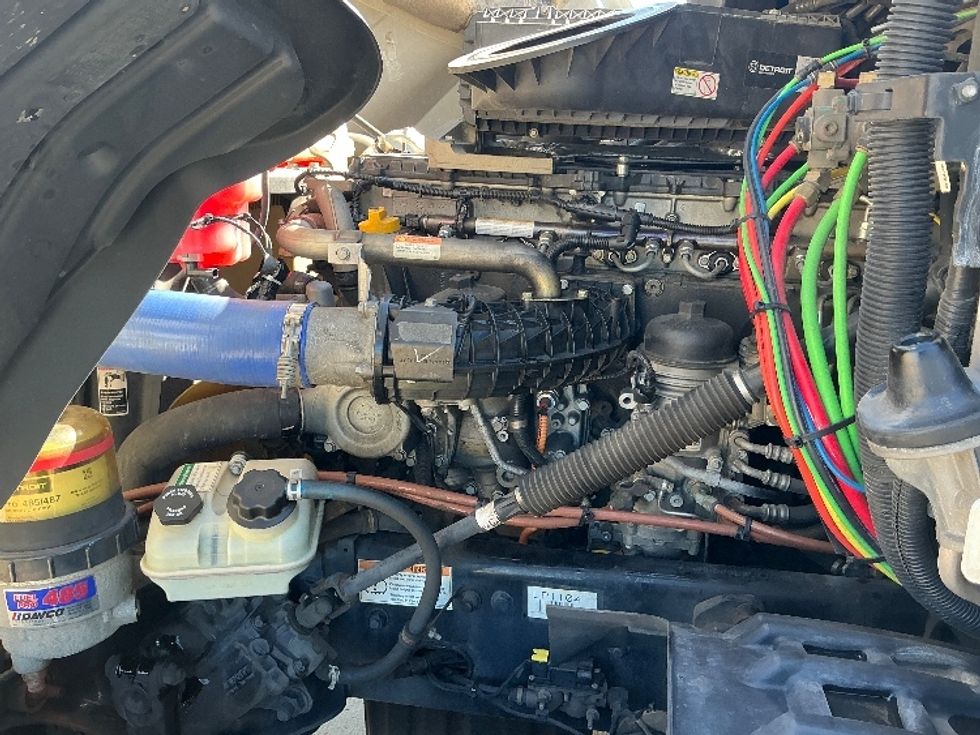 Sleeper Tractor-Heavy Duty Tractors-Freightliner-2020-T12664ST-Olive Branch-MS-628,000\n\t\tmiles-$ 54,000 - Image 21