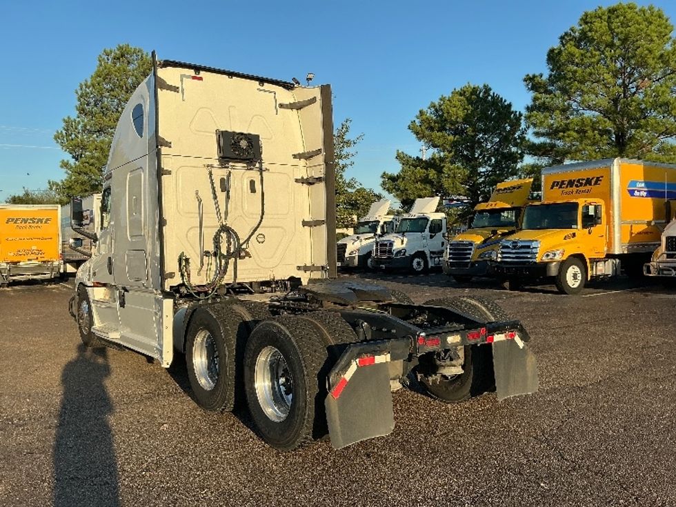 Sleeper Tractor-Heavy Duty Tractors-Freightliner-2020-T12664ST-Olive Branch-MS-628,000\n\t\tmiles-$ 54,000 - Image 5