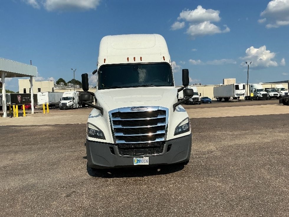 Sleeper Tractor-Heavy Duty Tractors-Freightliner-2020-T12664ST-Olive Branch-MS-629,149\n\t\tmiles-$ 55,000 - Image 2