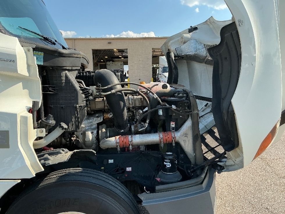 Sleeper Tractor-Heavy Duty Tractors-Freightliner-2020-T12664ST-Olive Branch-MS-629,149\n\t\tmiles-$ 55,000 - Image 20