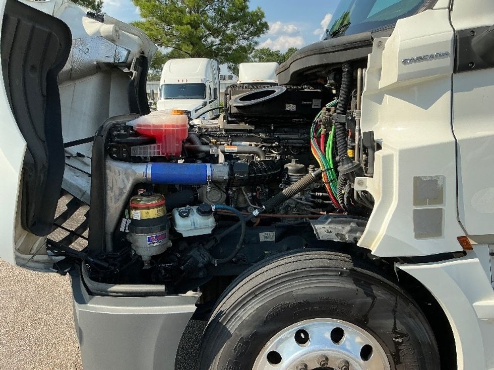 Sleeper Tractor-Heavy Duty Tractors-Freightliner-2020-T12664ST-Olive Branch-MS-629,149\n\t\tmiles-$ 55,000 - Image 21