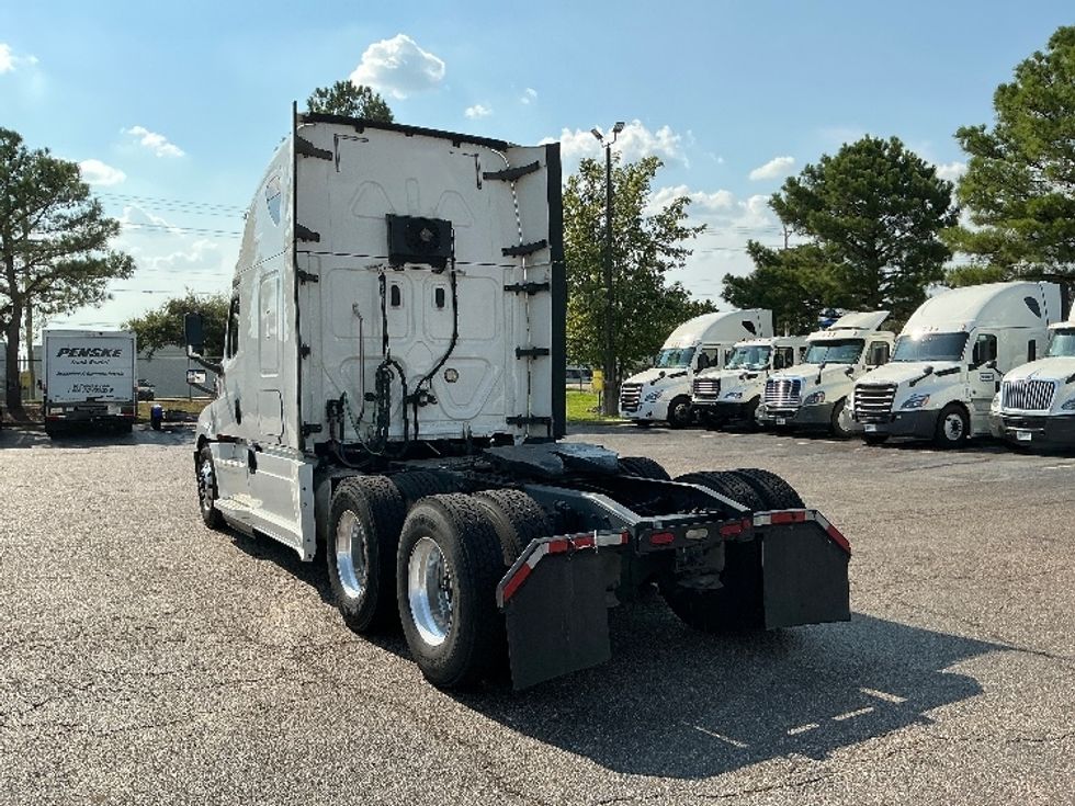 Sleeper Tractor-Heavy Duty Tractors-Freightliner-2020-T12664ST-Olive Branch-MS-629,149\n\t\tmiles-$ 55,000 - Image 5