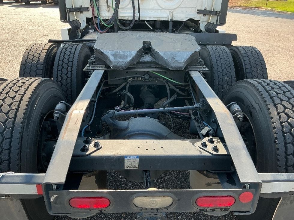 Sleeper Tractor-Heavy Duty Tractors-Freightliner-2020-T12664ST-Olive Branch-MS-629,149\n\t\tmiles-$ 55,000 - Image 6