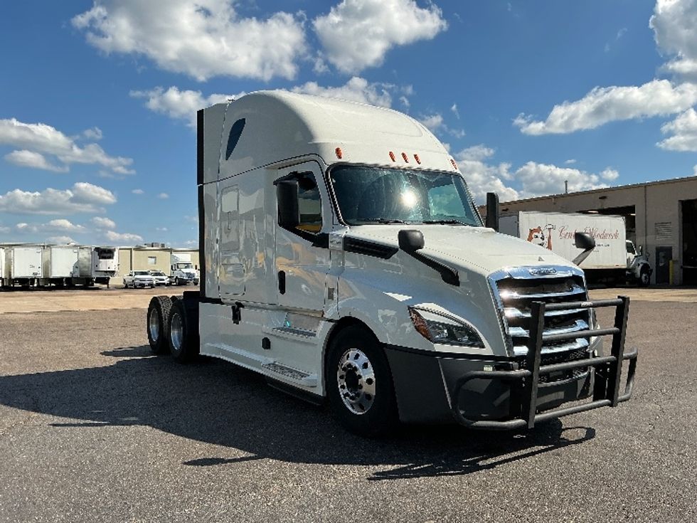 Sleeper Tractor-Heavy Duty Tractors-Freightliner-2020-T12664ST-Olive Branch-MS-703,529\n\t\tmiles-$ 49,250 - Image 1