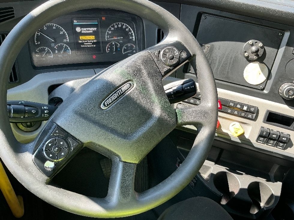 Sleeper Tractor-Heavy Duty Tractors-Freightliner-2020-T12664ST-Olive Branch-MS-703,529\n\t\tmiles-$ 49,250 - Image 11