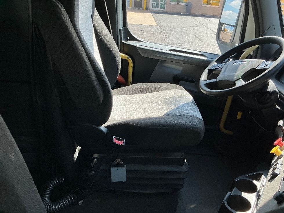 Sleeper Tractor-Heavy Duty Tractors-Freightliner-2020-T12664ST-Olive Branch-MS-703,529\n\t\tmiles-$ 49,250 - Image 15