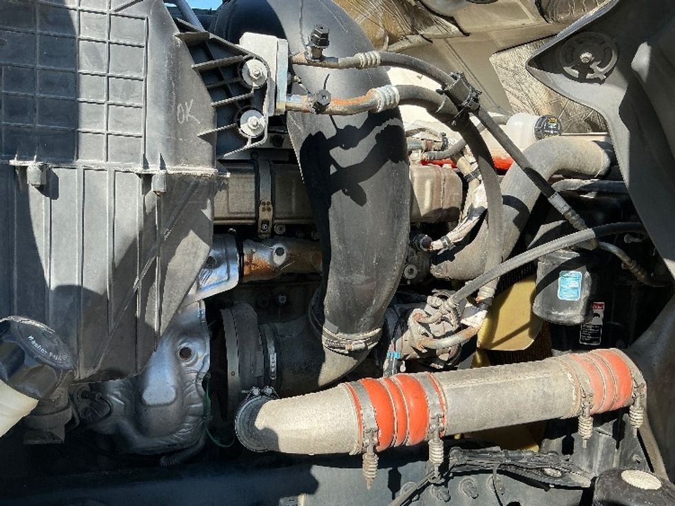 Sleeper Tractor-Heavy Duty Tractors-Freightliner-2020-T12664ST-Olive Branch-MS-703,529\n\t\tmiles-$ 49,250 - Image 20