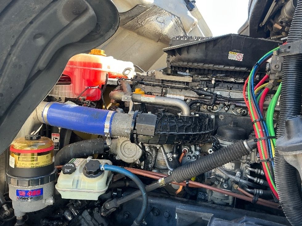 Sleeper Tractor-Heavy Duty Tractors-Freightliner-2020-T12664ST-Olive Branch-MS-703,529\n\t\tmiles-$ 49,250 - Image 21