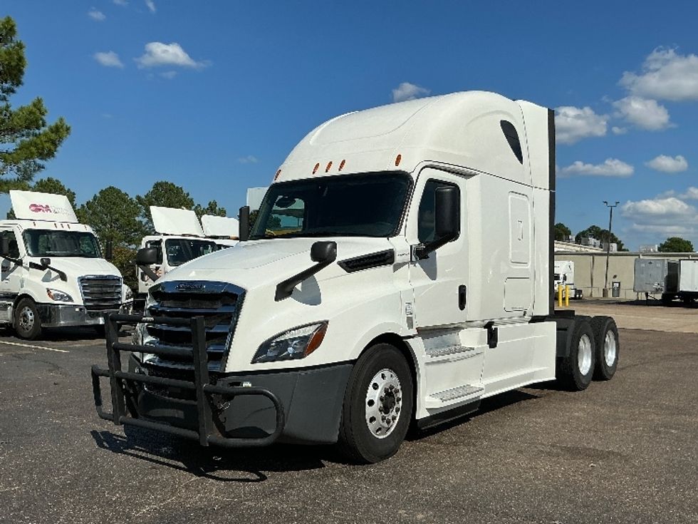 Sleeper Tractor-Heavy Duty Tractors-Freightliner-2020-T12664ST-Olive Branch-MS-703,529\n\t\tmiles-$ 49,250 - Image 3