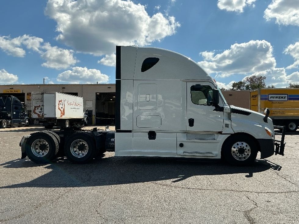 Sleeper Tractor-Heavy Duty Tractors-Freightliner-2020-T12664ST-Olive Branch-MS-703,529\n\t\tmiles-$ 49,250 - Image 8