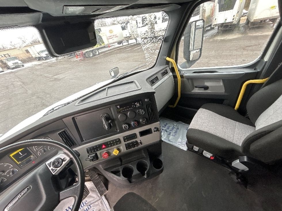 Sleeper Tractor-Heavy Duty Tractors-Freightliner-2020-T12664ST-Omaha-NE-248,991\n\t\tmiles-$ 73,000 - Image 12