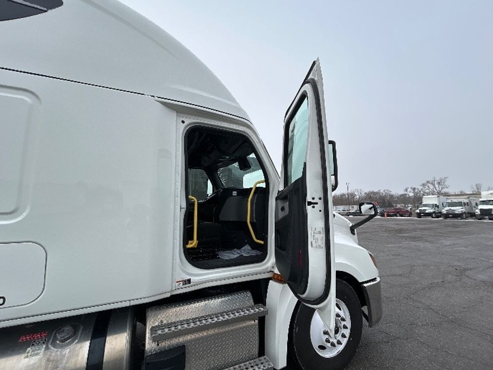 Sleeper Tractor-Heavy Duty Tractors-Freightliner-2020-T12664ST-Omaha-NE-248,991\n\t\tmiles-$ 73,000 - Image 13