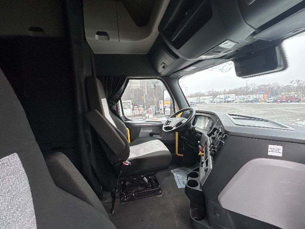 Sleeper Tractor-Heavy Duty Tractors-Freightliner-2020-T12664ST-Omaha-NE-248,991\n\t\tmiles-$ 73,000 - Image 15