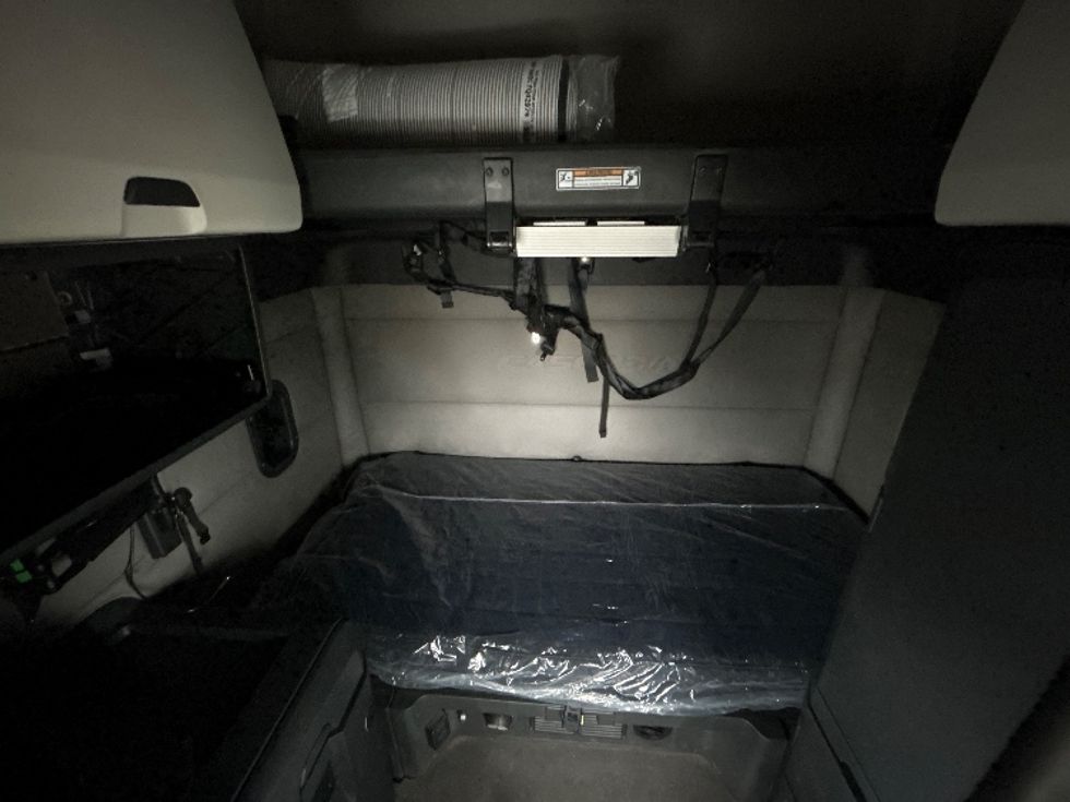 Sleeper Tractor-Heavy Duty Tractors-Freightliner-2020-T12664ST-Omaha-NE-248,991\n\t\tmiles-$ 73,000 - Image 16