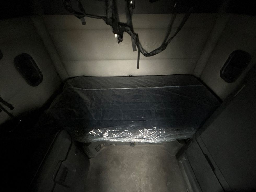 Sleeper Tractor-Heavy Duty Tractors-Freightliner-2020-T12664ST-Omaha-NE-248,991\n\t\tmiles-$ 73,000 - Image 17