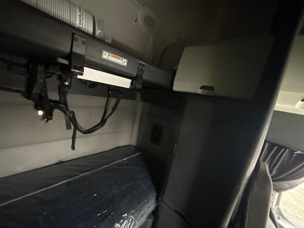 Sleeper Tractor-Heavy Duty Tractors-Freightliner-2020-T12664ST-Omaha-NE-248,991\n\t\tmiles-$ 73,000 - Image 18