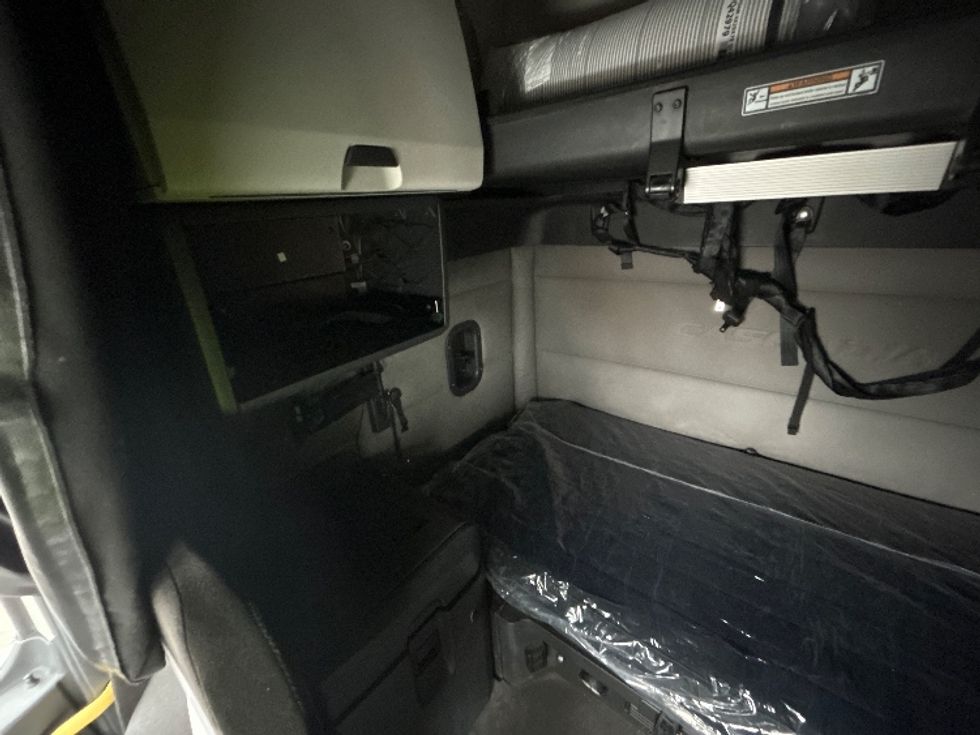 Sleeper Tractor-Heavy Duty Tractors-Freightliner-2020-T12664ST-Omaha-NE-248,991\n\t\tmiles-$ 73,000 - Image 19