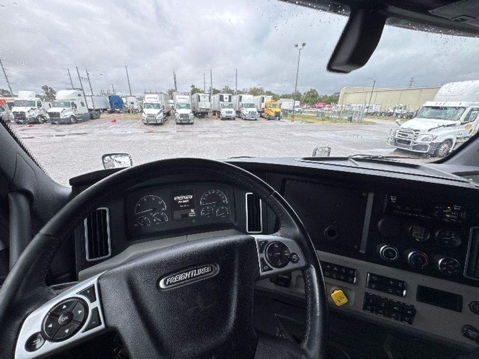 Sleeper Tractor-Heavy Duty Tractors-Freightliner-2020-T12664ST-Omaha-NE-455,956\n\t\tmiles-$ 67,750 - Image 11