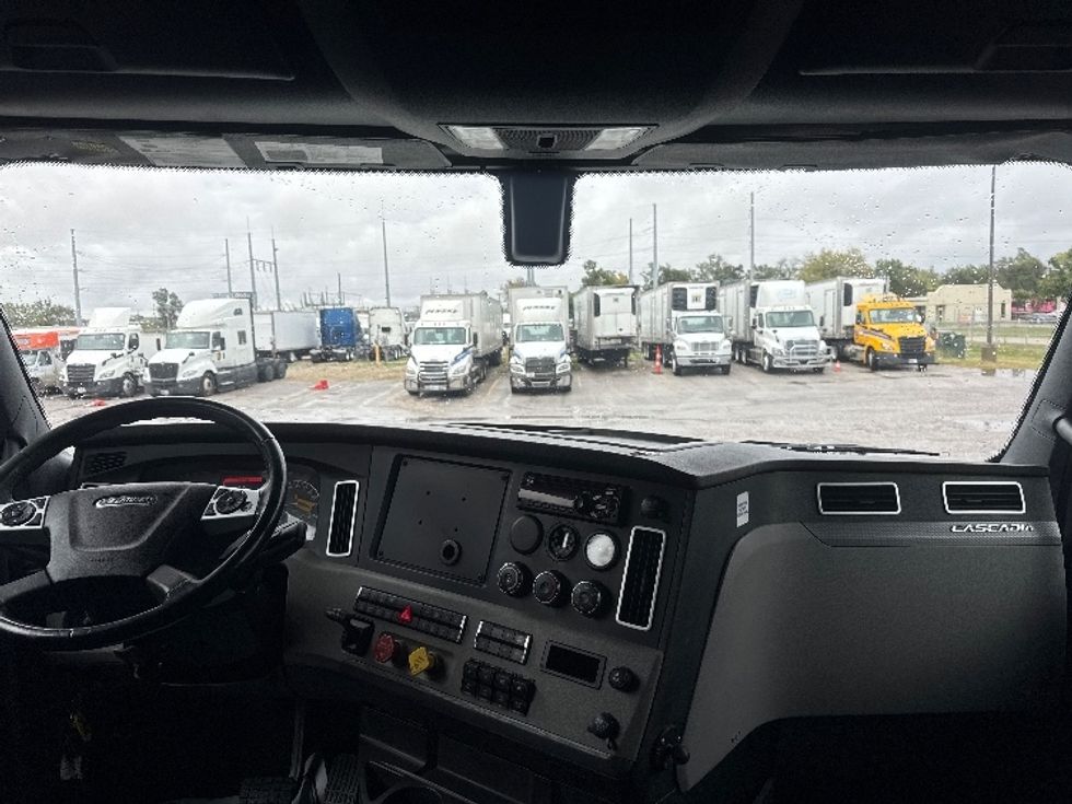 Sleeper Tractor-Heavy Duty Tractors-Freightliner-2020-T12664ST-Omaha-NE-455,956\n\t\tmiles-$ 67,750 - Image 12