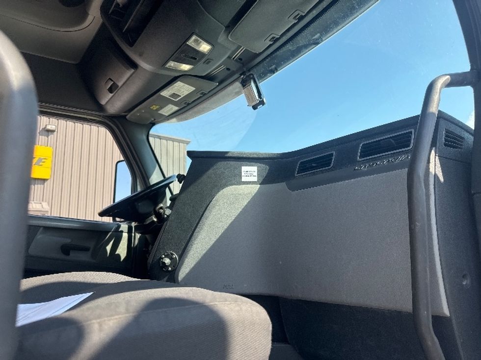 Sleeper Tractor-Heavy Duty Tractors-Freightliner-2020-T12664ST-Omaha-NE-455,956\n\t\tmiles-$ 67,750 - Image 13