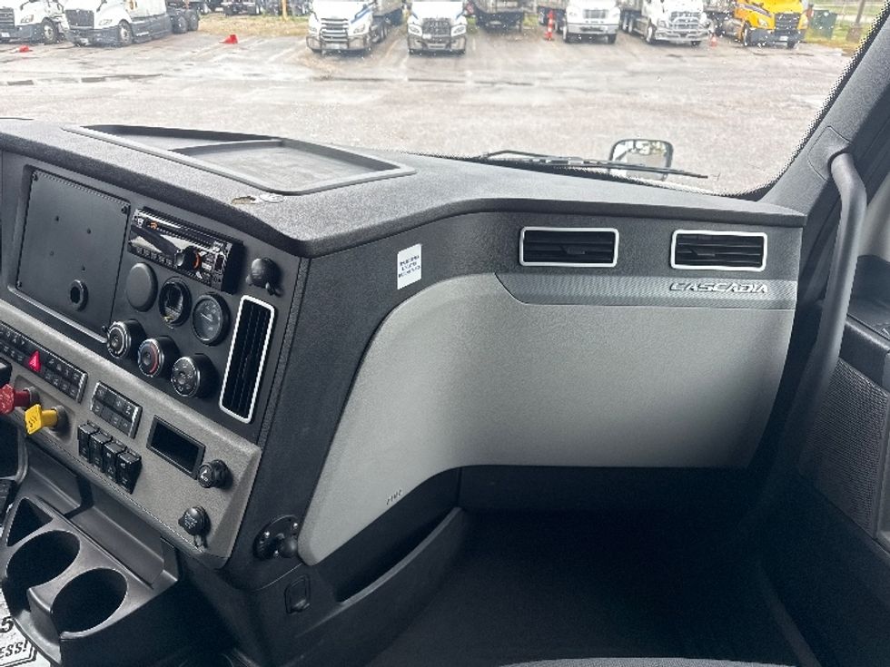 Sleeper Tractor-Heavy Duty Tractors-Freightliner-2020-T12664ST-Omaha-NE-455,956\n\t\tmiles-$ 67,750 - Image 14