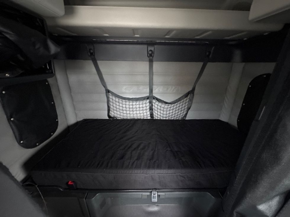 Sleeper Tractor-Heavy Duty Tractors-Freightliner-2020-T12664ST-Omaha-NE-455,956\n\t\tmiles-$ 67,750 - Image 16