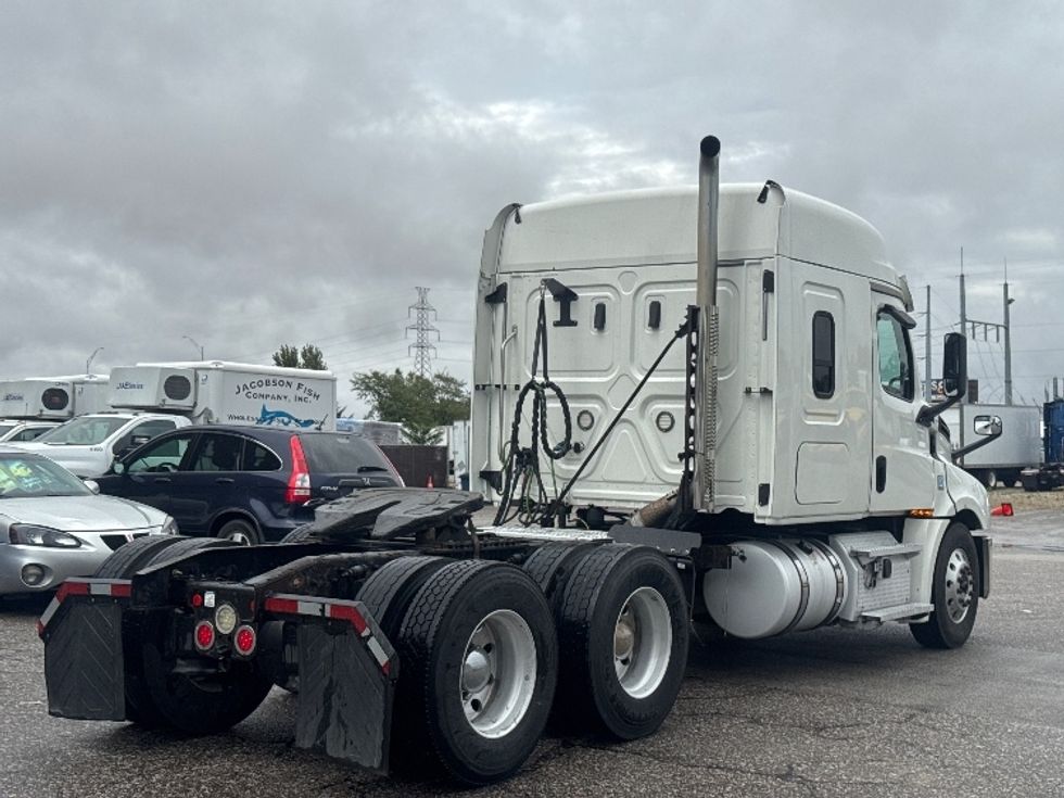 Sleeper Tractor-Heavy Duty Tractors-Freightliner-2020-T12664ST-Omaha-NE-455,956\n\t\tmiles-$ 67,750 - Image 7